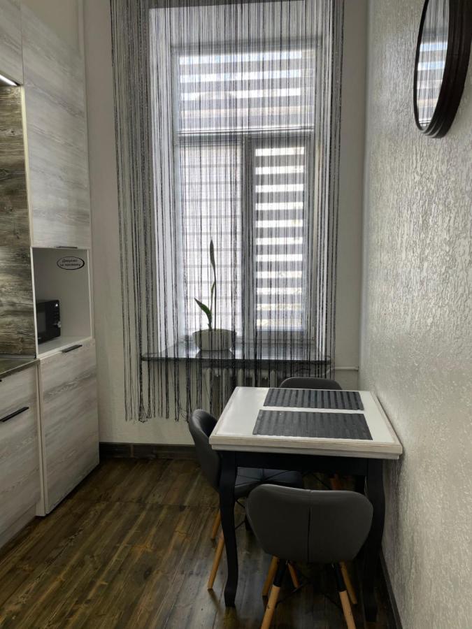 Lux Apartments Vinnytsia Bagian luar foto